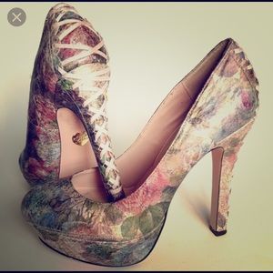 NWOT Betsey Johnson Ditan Floral Heels